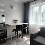 Parkside Studio Retreat, 5 Min From Station ,R2