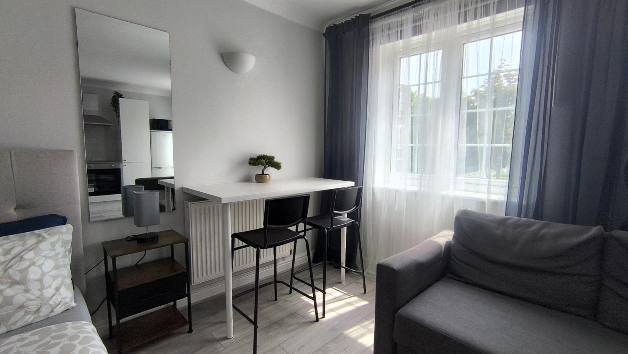 Parkside Retreat, 5 Min From Station ,r2 *