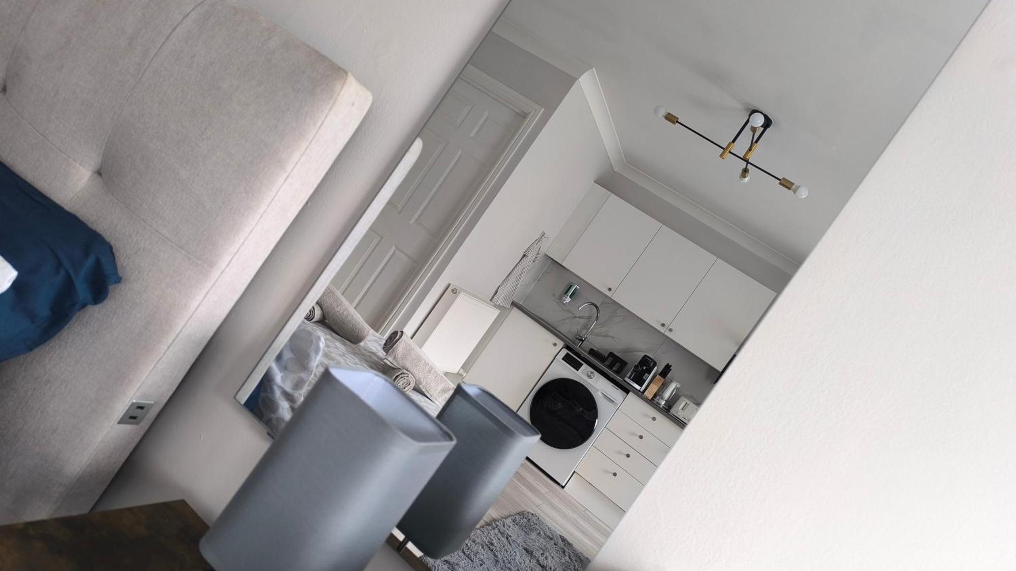 Parkside Retreat, 5 Min From Station ,r2 Apartment *