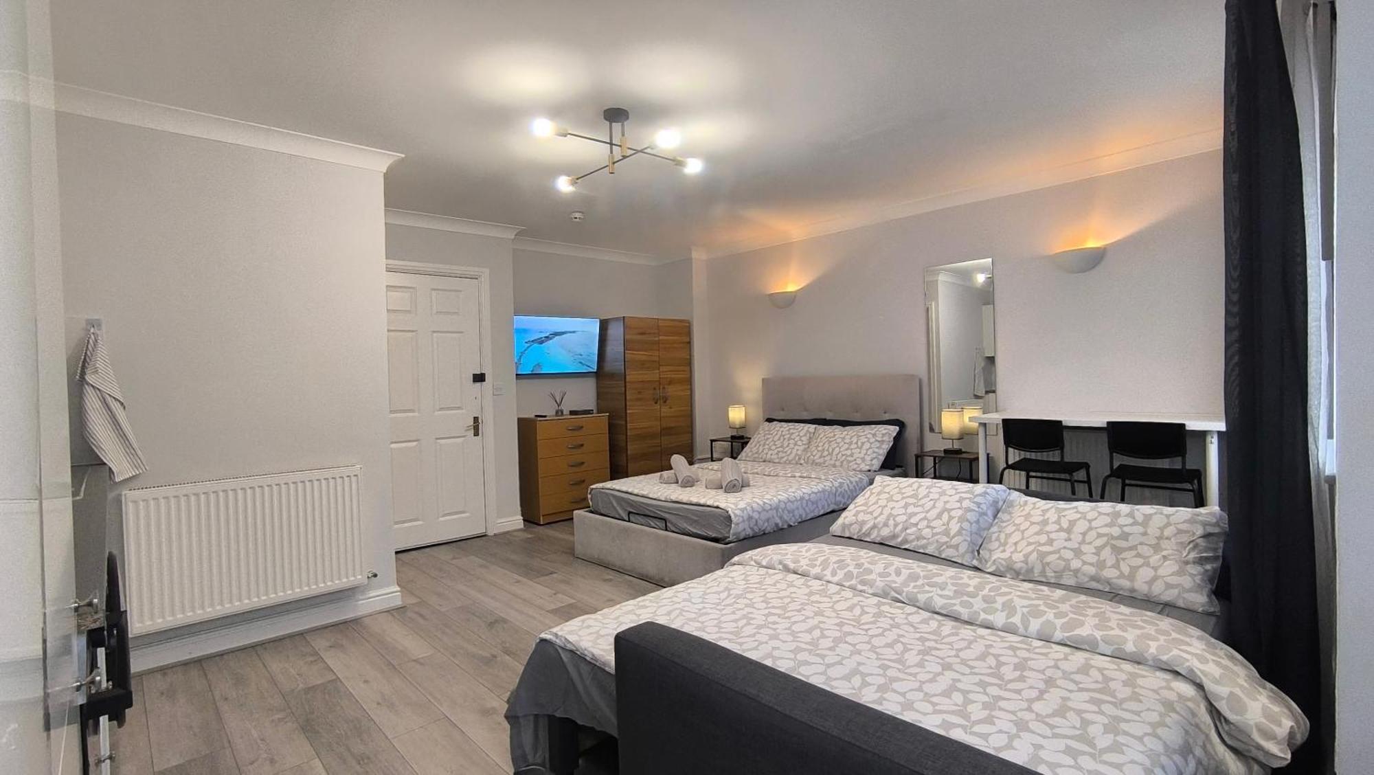 Parkside Retreat, 5 Min From Station ,r2 London