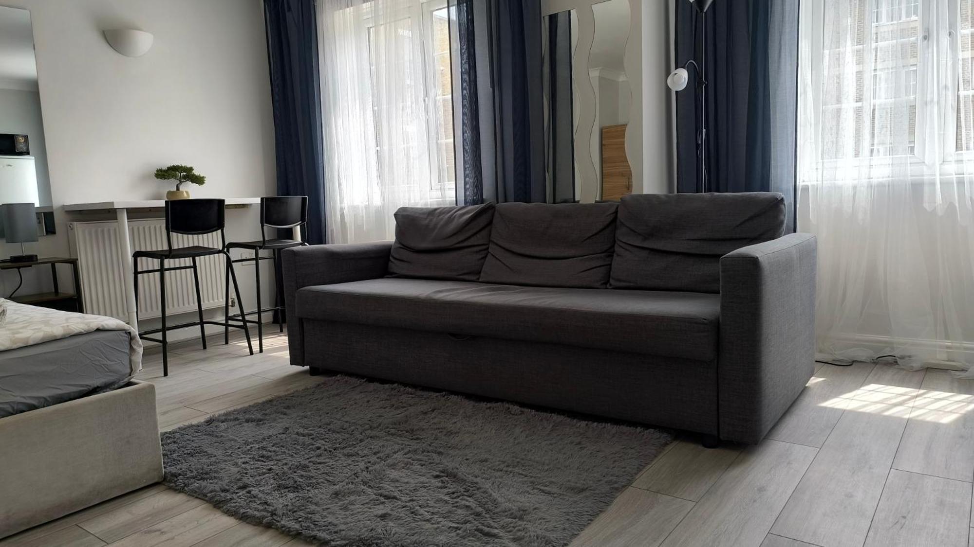 Parkside Retreat, 5 Min From Station ,r2