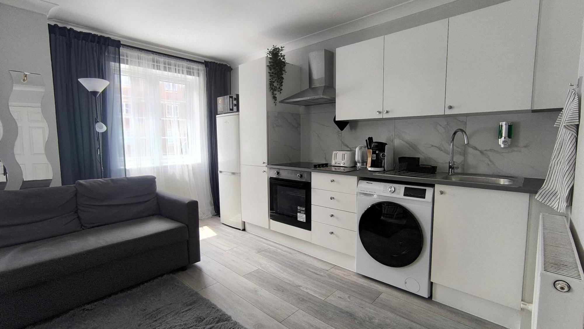 Parkside Retreat, 5 Min From Station ,r2 Apartment *